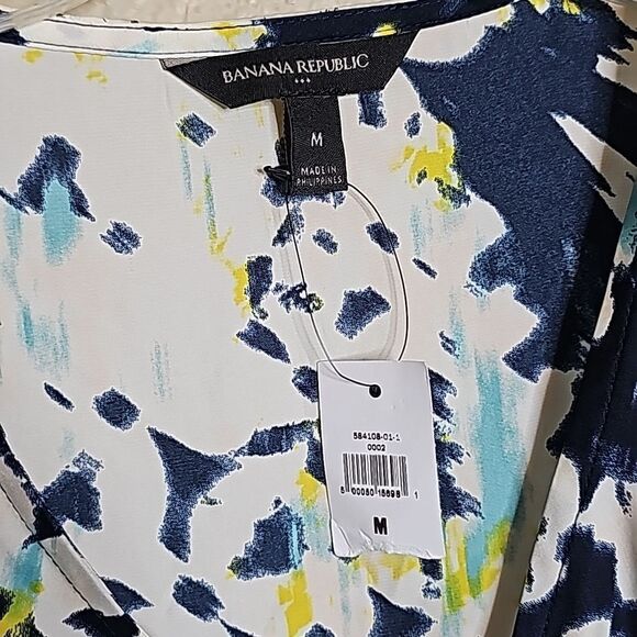 NWT Banana Republic Medium Long Sleeve Satin Floral blouse top - Picture 8 of 9